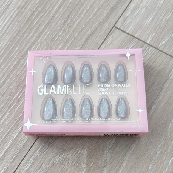 Glamnetic Other - Glamnetic Reusable Glitter Press-On Nails, Oslo, Short, Almond, Silver